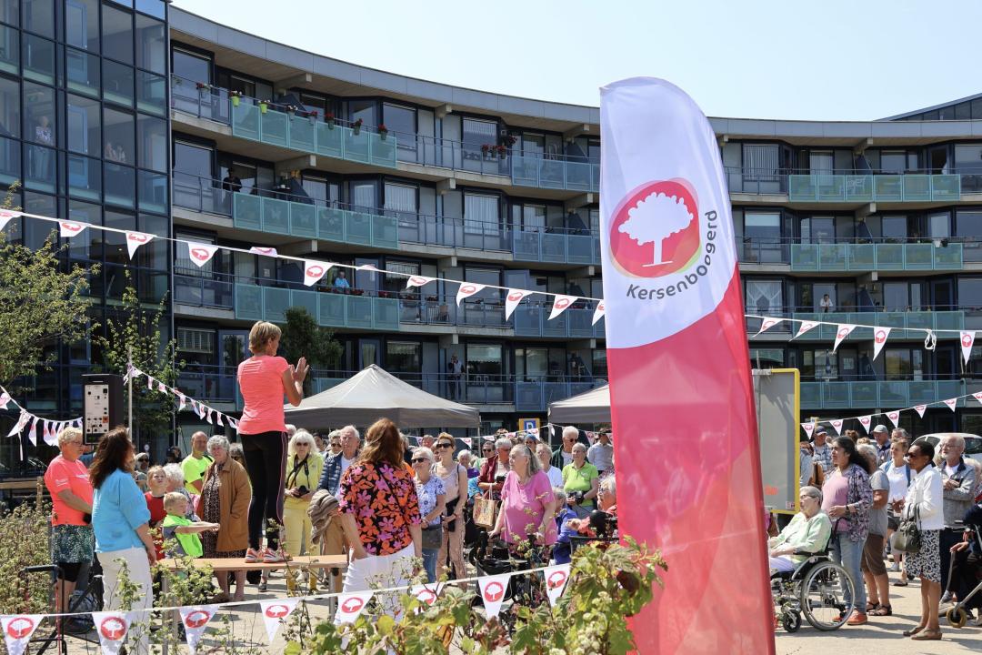 Volop beweging bij de feestelijke opening van het Olga Commandeur plein