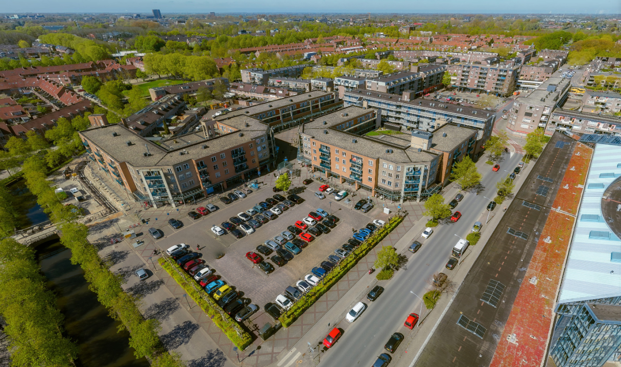 Luchtfoto stations- en winkelgebied Kersenboogerd